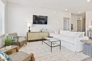 Landing Modern Apartment with Amazing Amenities (ID6832X09) - Leland