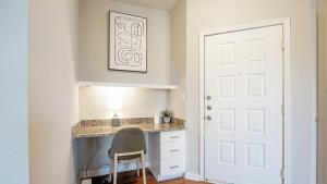 Landing Modern Apartment with Amazing Amenities (ID8999X85)