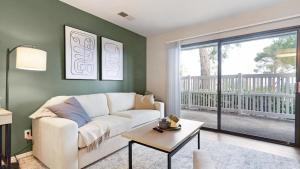 Landing Modern Apartment with Amazing Amenities (ID9219X12)