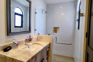 Amazing 2BR PoolJacuzziBeach Resort10Min Cabo