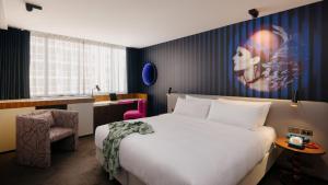 Standard King Room room in Larmont Sydney by Lancemore