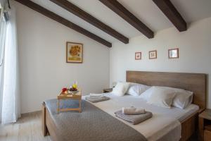 Secluded house with a swimming pool Kosljun, Pag - 22238