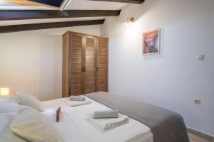 Secluded house with a swimming pool Kosljun, Pag - 22238