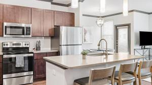 Landing Modern Apartment with Amazing Amenities (ID5207X82)