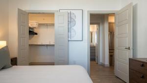 Landing Modern Apartment with Amazing Amenities (ID8372X28)