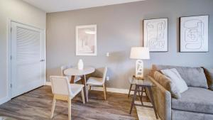 Landing Modern Apartment with Amazing Amenities (ID3881X47)