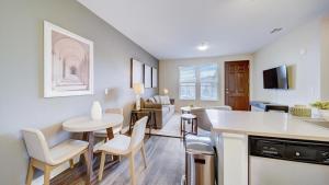 Landing Modern Apartment with Amazing Amenities (ID3881X47)