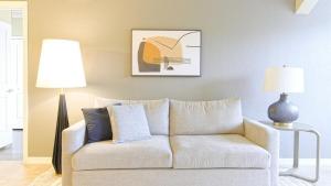 Landing Modern Apartment with Amazing Amenities (ID8368X45)