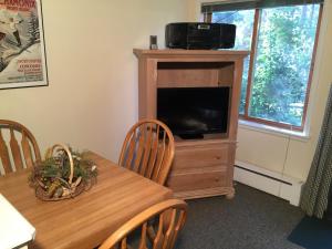 Great Location - Budget Condo - Ski In - 3 Blocks to Main Street