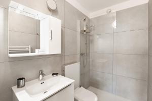 View and Art - Happy Rentals