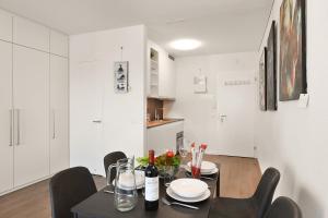 View and Art - Happy Rentals