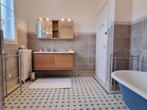 Maisons de vacances Maison de meuliere pres de Paris avec jardin, cheminee et tout confort inclus - FR-1-527-45 : photos des chambres