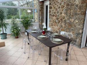 Maisons de vacances Maison de meuliere pres de Paris avec jardin, cheminee et tout confort inclus - FR-1-527-45 : photos des chambres