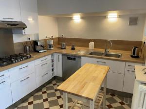 Maisons de vacances Maison de meuliere pres de Paris avec jardin, cheminee et tout confort inclus - FR-1-527-45 : photos des chambres