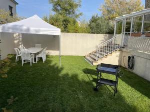 Maisons de vacances Maison de meuliere pres de Paris avec jardin, cheminee et tout confort inclus - FR-1-527-45 : photos des chambres