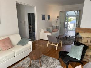 Maisons de vacances Maison de meuliere pres de Paris avec jardin, cheminee et tout confort inclus - FR-1-527-45 : photos des chambres