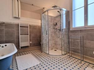 Maisons de vacances Maison de meuliere pres de Paris avec jardin, cheminee et tout confort inclus - FR-1-527-45 : photos des chambres