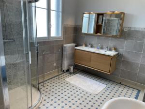 Maisons de vacances Maison de meuliere pres de Paris avec jardin, cheminee et tout confort inclus - FR-1-527-45 : photos des chambres