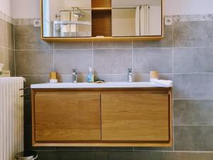 Maisons de vacances Maison de meuliere pres de Paris avec jardin, cheminee et tout confort inclus - FR-1-527-45 : photos des chambres