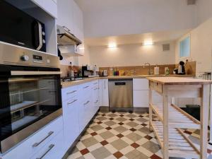 Maisons de vacances Maison de meuliere pres de Paris avec jardin, cheminee et tout confort inclus - FR-1-527-45 : photos des chambres