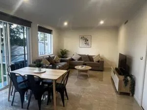 Townhouse in Hope Island - Pimpama