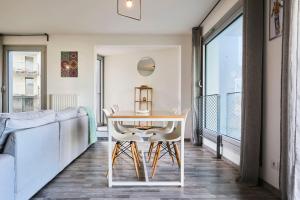 Appartement proche métro & 2 balcons + parking