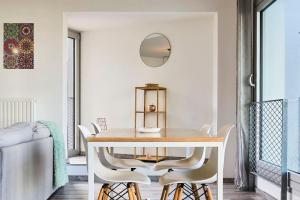 Appartement proche métro & 2 balcons + parking