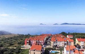 2 Bedroom Cozy Apartment In Biograd 