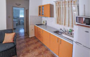 Cozy Apartment In Biograd With Wifi