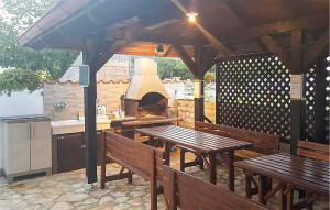 Cozy Apartment In Biograd With Wifi