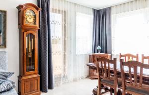 Stunning Home In Lokvicici With Jacuzzi 