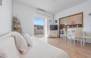 Amazing Apartment In Vlasici With Wi-fi