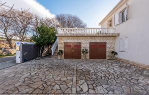 Amazing Apartment In Vlasici With Wi-Fi