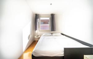 2 Bedroom Gorgeous Apartment In Zadar