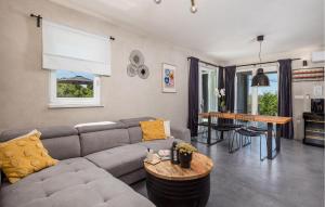 Amazing Home In Sveti Ivan Dobrinjski 