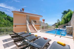 Villa Pia by Briskva