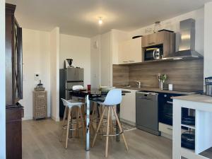 Appartements Appartement 3 pieces avec terrasse, proche plage, parking, ascenseur – Pornichet - FR-1-306-1226 : photos des chambres