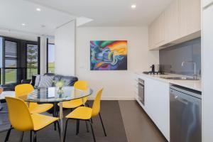 The Sandpiper - A Newy Beachfront Beauty