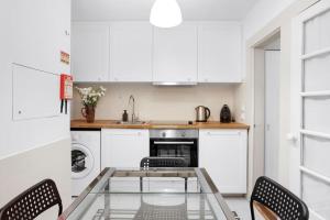 Cozy Apt in Heart of Lisbon with AC by Lisbeyond