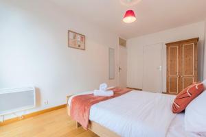 Appartements 2 BR apartment with balconies & private parking : photos des chambres