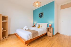 Appartements 2 BR apartment with balconies & private parking : photos des chambres