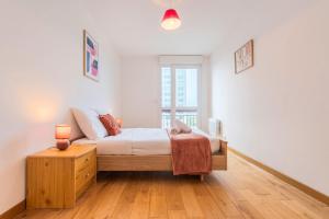 Appartements 2 BR apartment with balconies & private parking : photos des chambres