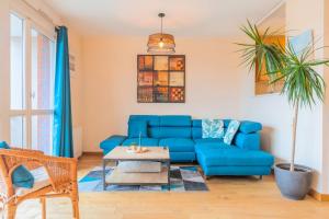 Appartements 2 BR apartment with balconies & private parking : photos des chambres