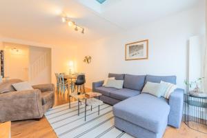 3 bedroom apartment with parking & balconies