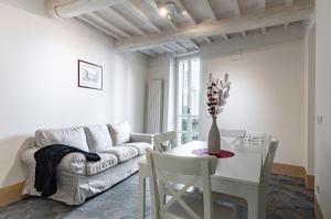 GuestHost - Urban Oasis - Central Apartment with Garden