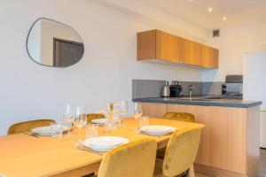 Appartements One bedroom apartment with balcony and a view : photos des chambres