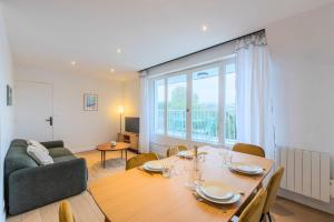 One bedroom apartment with balcony and a view