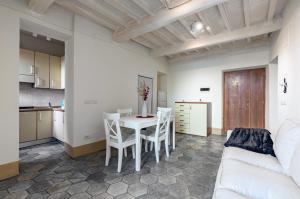 GuestHost - Urban Oasis - Central Apartment with Garden