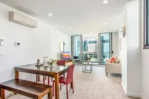 Retro Modern with Pool near Westfield Doncaster - Templestowe