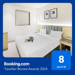 FabHotel Yellow Courtyard